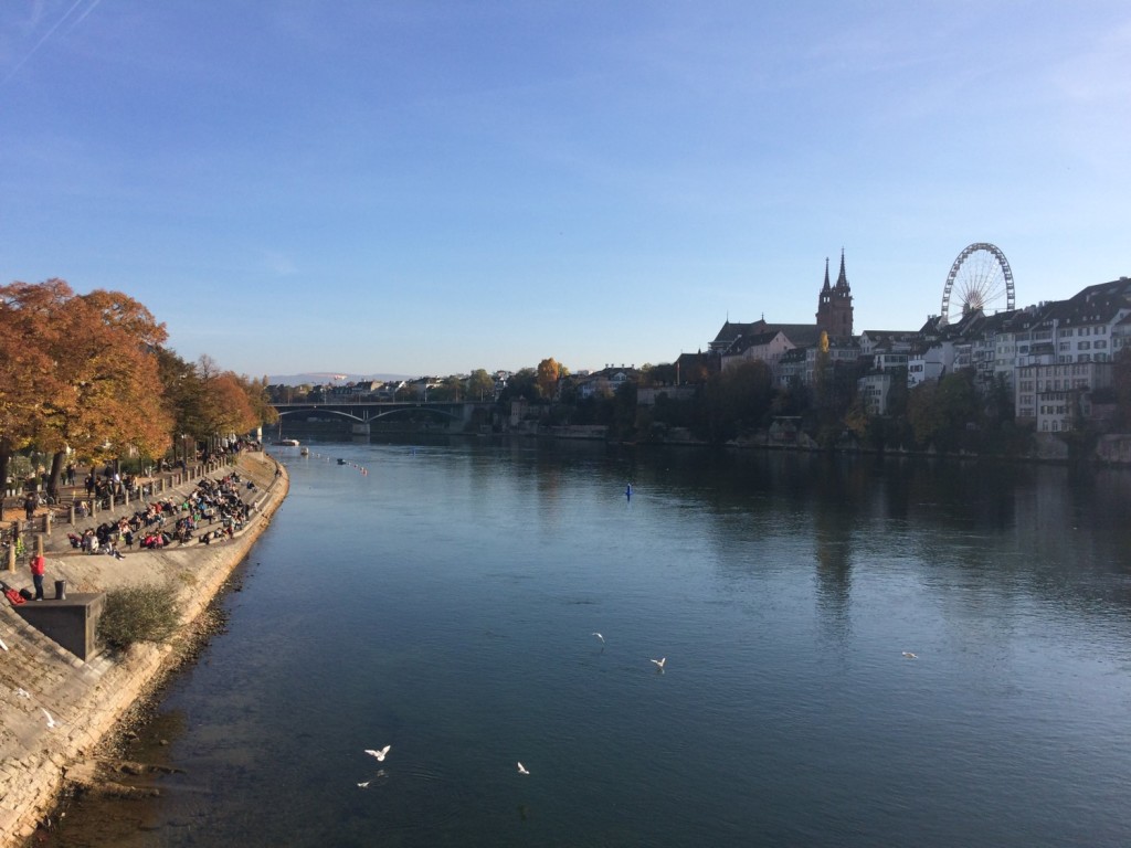 Esse é o rio Reno, que corta a cidade de Basel – água transparente e cristalina